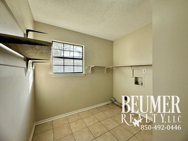 Building Photo - 3br 2bath 1230 Sqft Home for Rent