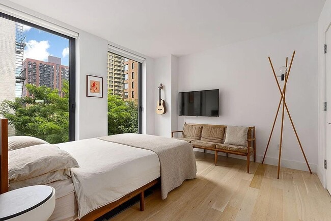 Building Photo - spacious one-bedroom, one-bathroom layout