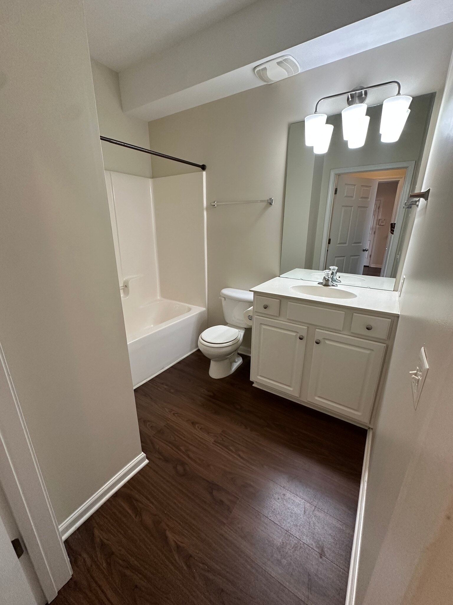 Secondary bath - 3106 Margellina Drive