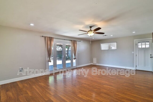 Building Photo - 519 W 19th St