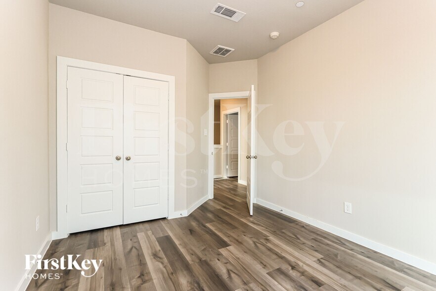 Building Photo - 357 N Centro Cir