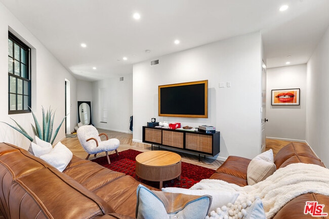 Building Photo - 3764 Berry Dr