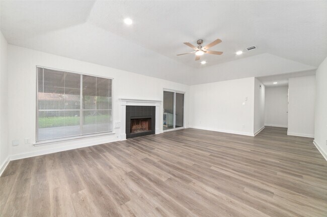 Building Photo - 17003 Summer Dew Ln