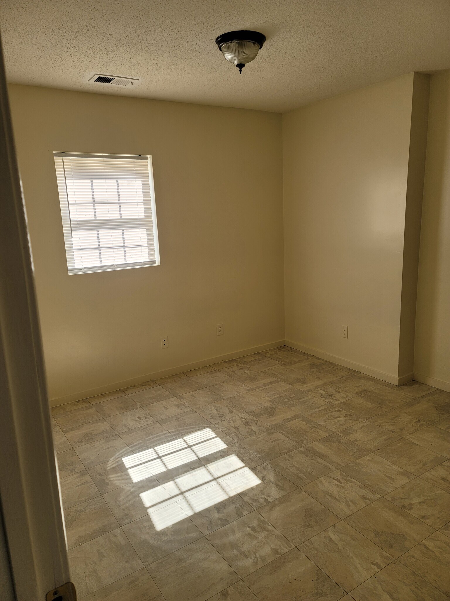 Building Photo - 346 Railroad Ave