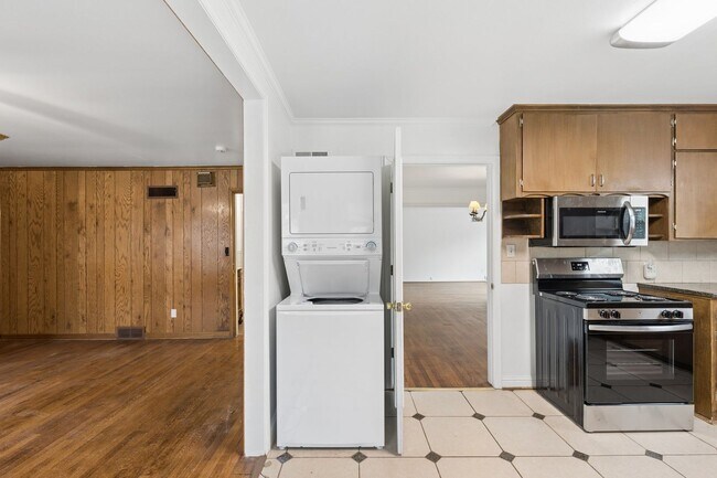 Building Photo - 1108 Larchmont Ln