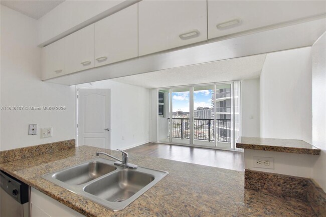 Building Photo - 1756 N Bayshore Dr