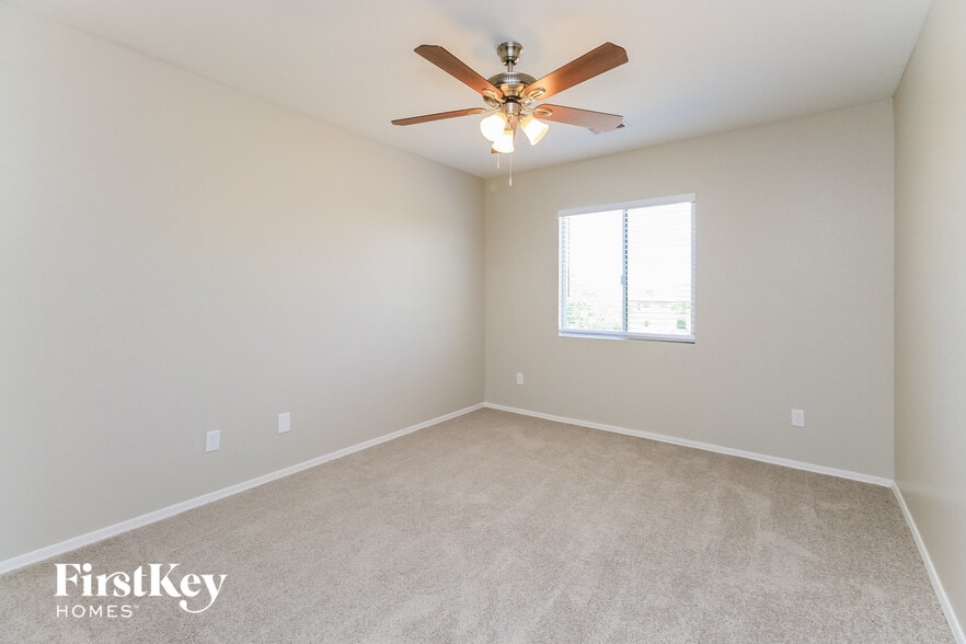 Building Photo - 28183 N Superior Rd