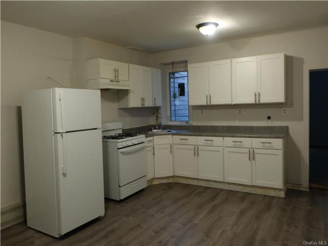 Building Photo - 137 William St