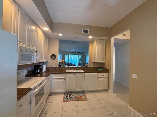 Building Photo - 29 Harbour Isle Dr W