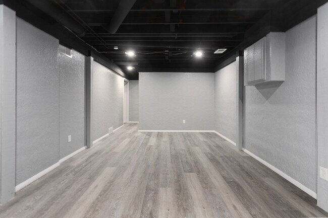 Building Photo - 577 NW Valleybrook Rd