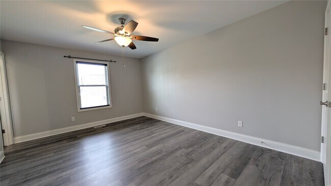 Building Photo - 1117 Baseball Dr