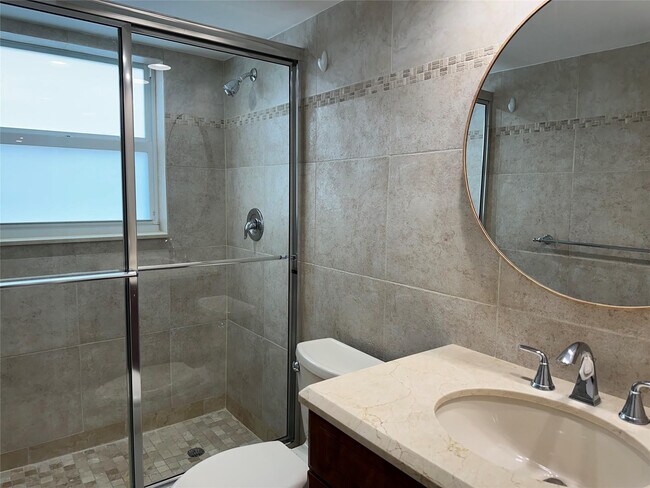 Building Photo - 3510 Oaks Way