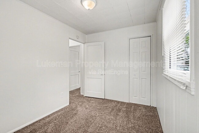 Building Photo - 2321 Hazel Ave