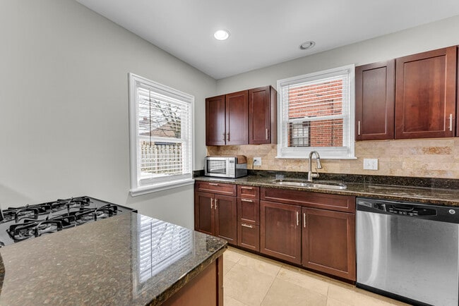 Building Photo - 2555 Saybrook Rd