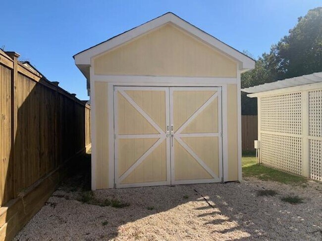 Building Photo - 1205 Dexter Ridge Dr