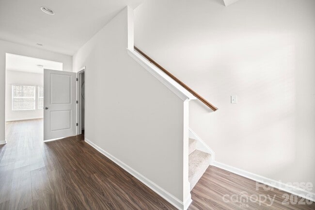 Building Photo - 715 Lackey St