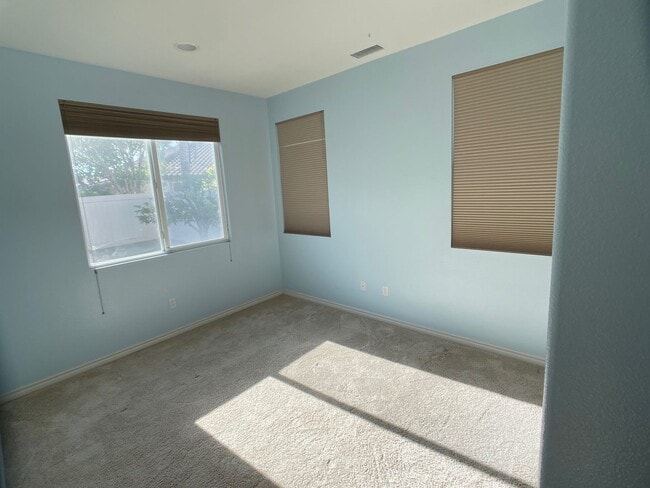 Building Photo - Oxnard 4 Bedroom 3 Full Bathroom 2-Story Home