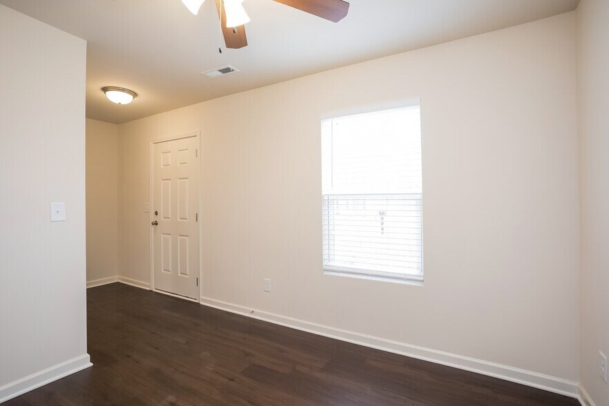 Building Photo - 1459 Tamarino Dr