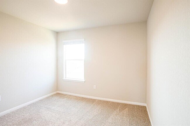 Building Photo - 1612 Fairhaven Gtwy