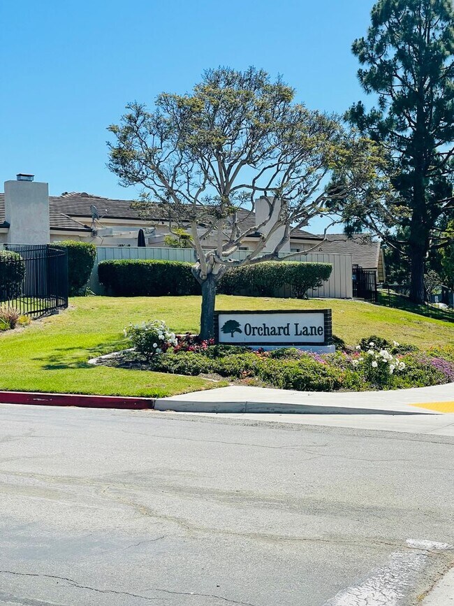 Building Photo - Spacious 2-bedroom, 2-bathroom condo featu...