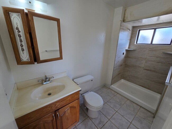 Building Photo - Spacious 4 Bedroom Home with 2-Car Garage & Large Living Areas