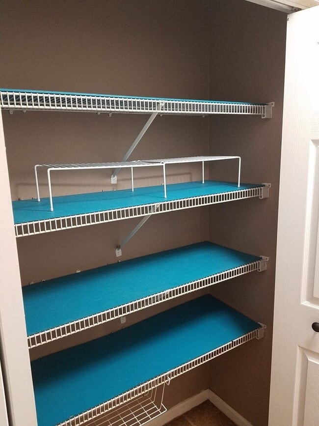 Building Photo - Spacious 3BR Brick Home with Open Split Floor Plan & Tiled Back Porch on Nearly an Acre