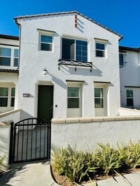 Building Photo - 30316 Town Square Dr