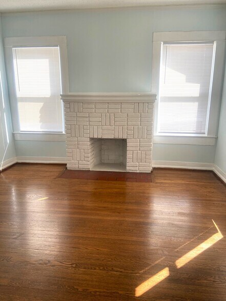 Building Photo - 508 10th Ct S