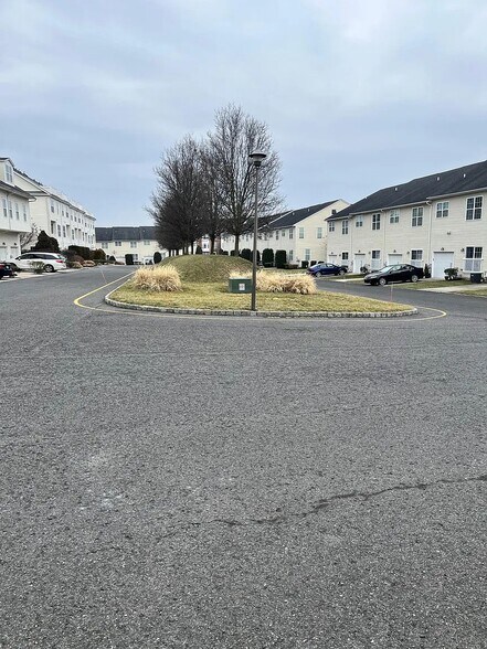 Building Photo - 4461 Riverview Ln