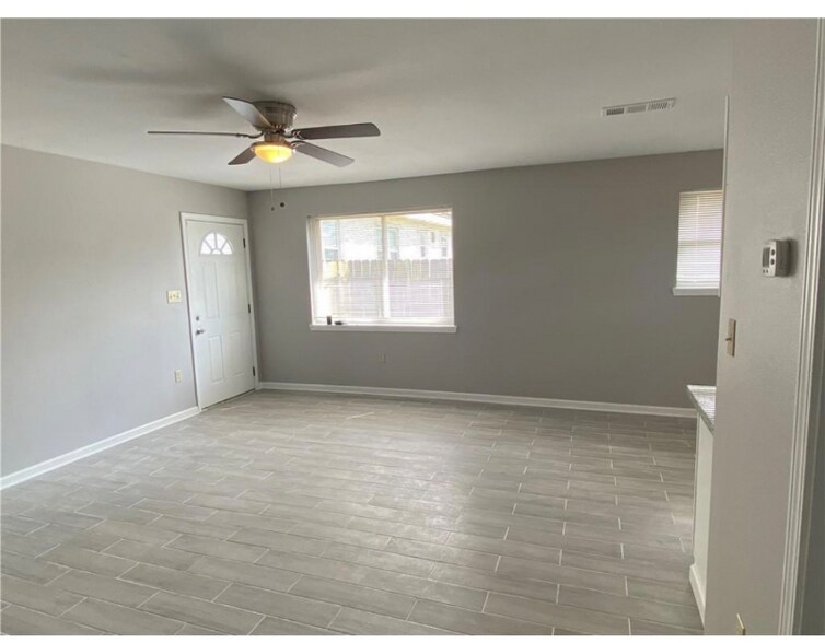 Building Photo - 2814 Pakenham Dr