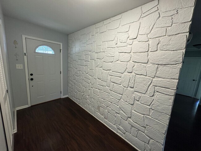 Building Photo - 209 W Royal Dr