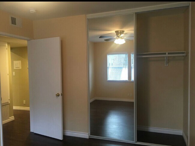 Building Photo - 3620 Kalsman Dr