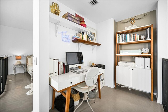 Building Photo - 300 S Biscayne Blvd