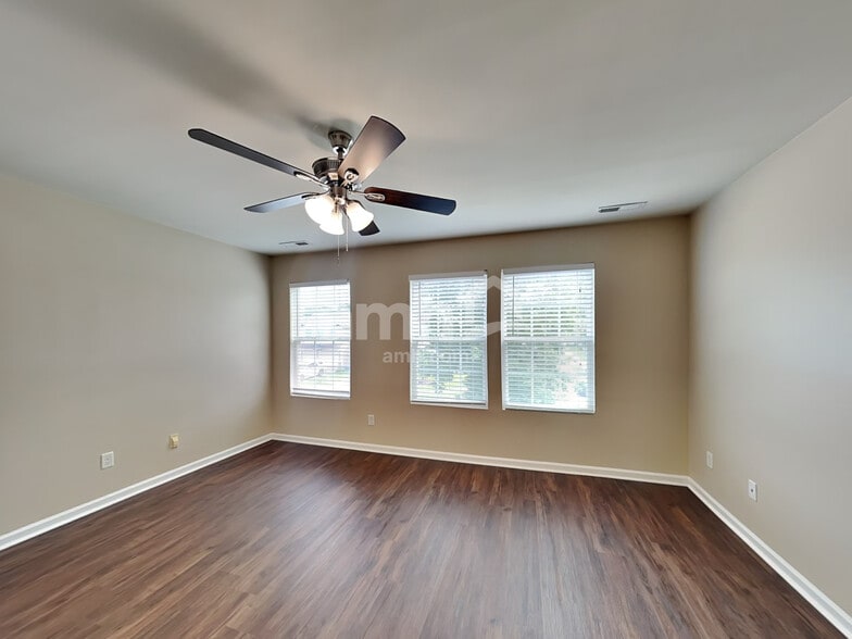 Building Photo - 261 Aershire Ct