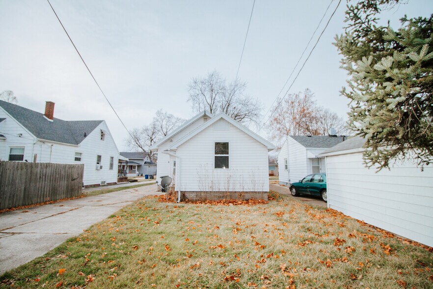 Building Photo - 4220 Caroline Ave