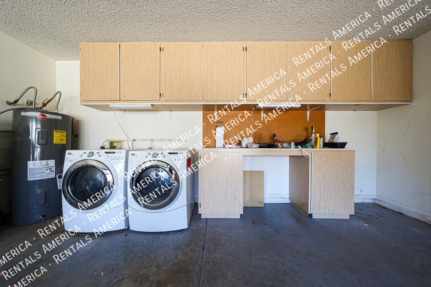 Building Photo - 1140 N Cambridge St