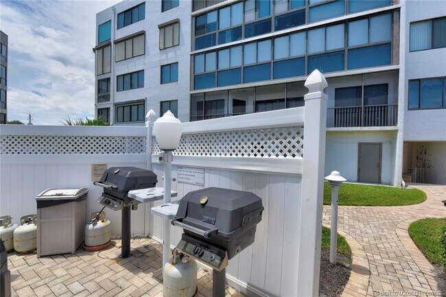 Building Photo - 2375 NE Ocean Blvd