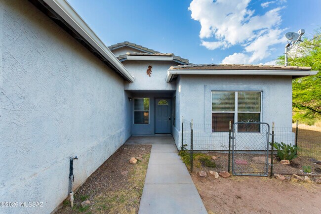 Building Photo - 392 Falcon Ct