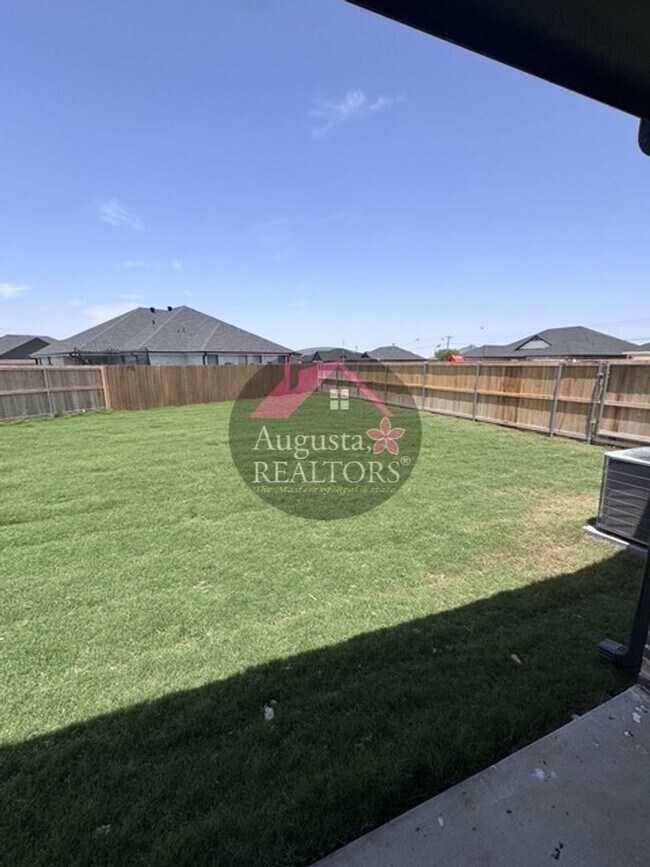 Building Photo - Sawdust Duplex