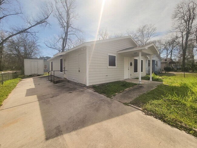 Building Photo - BEAUTIFUL 3 BEDROOM HOME IN CONROE WITH AL...