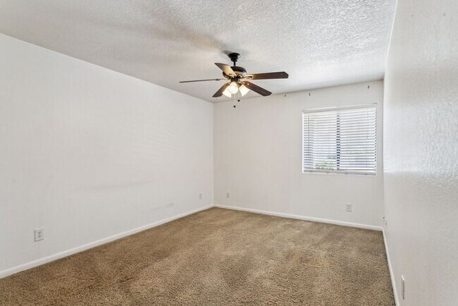 Building Photo - Prime poolside corner 2 bedroom 2 bath con...