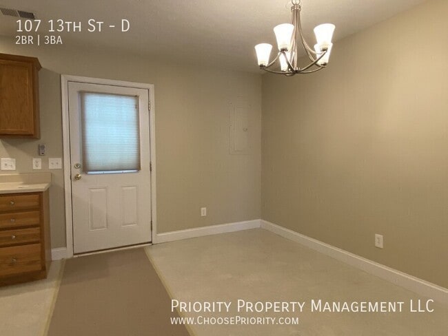 Building Photo - 107 13th St