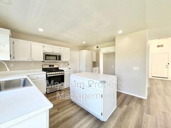 Building Photo - 43391 Calle Morita