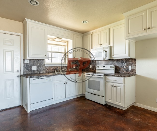 Building Photo - 2826 Jerry Mashek Dr