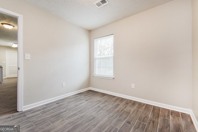 Building Photo - 354 McArthur Dr