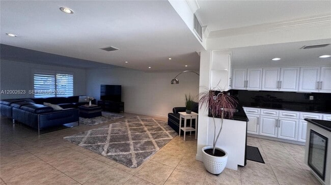 Building Photo - 903 NE 27th Ave