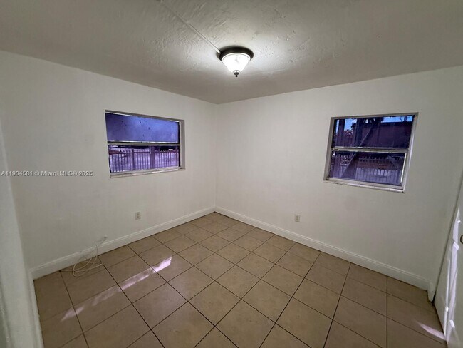 Building Photo - 1245 W 24th St