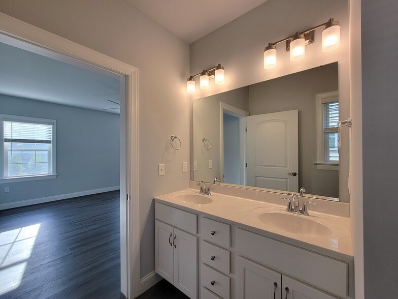 Building Photo - 213 Buckton Dr