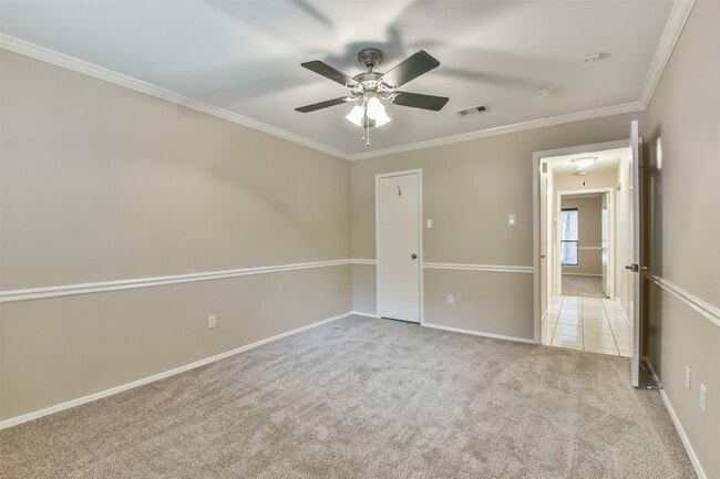 Building Photo - 20 Tulip Hill Ct