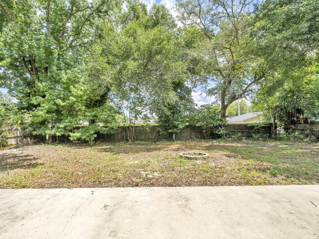 Building Photo - 627 Ferretti Ave